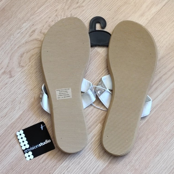 Envision Studio Blingy Thong Sandals. Beach Summer Vacation - Picture 2 of 3